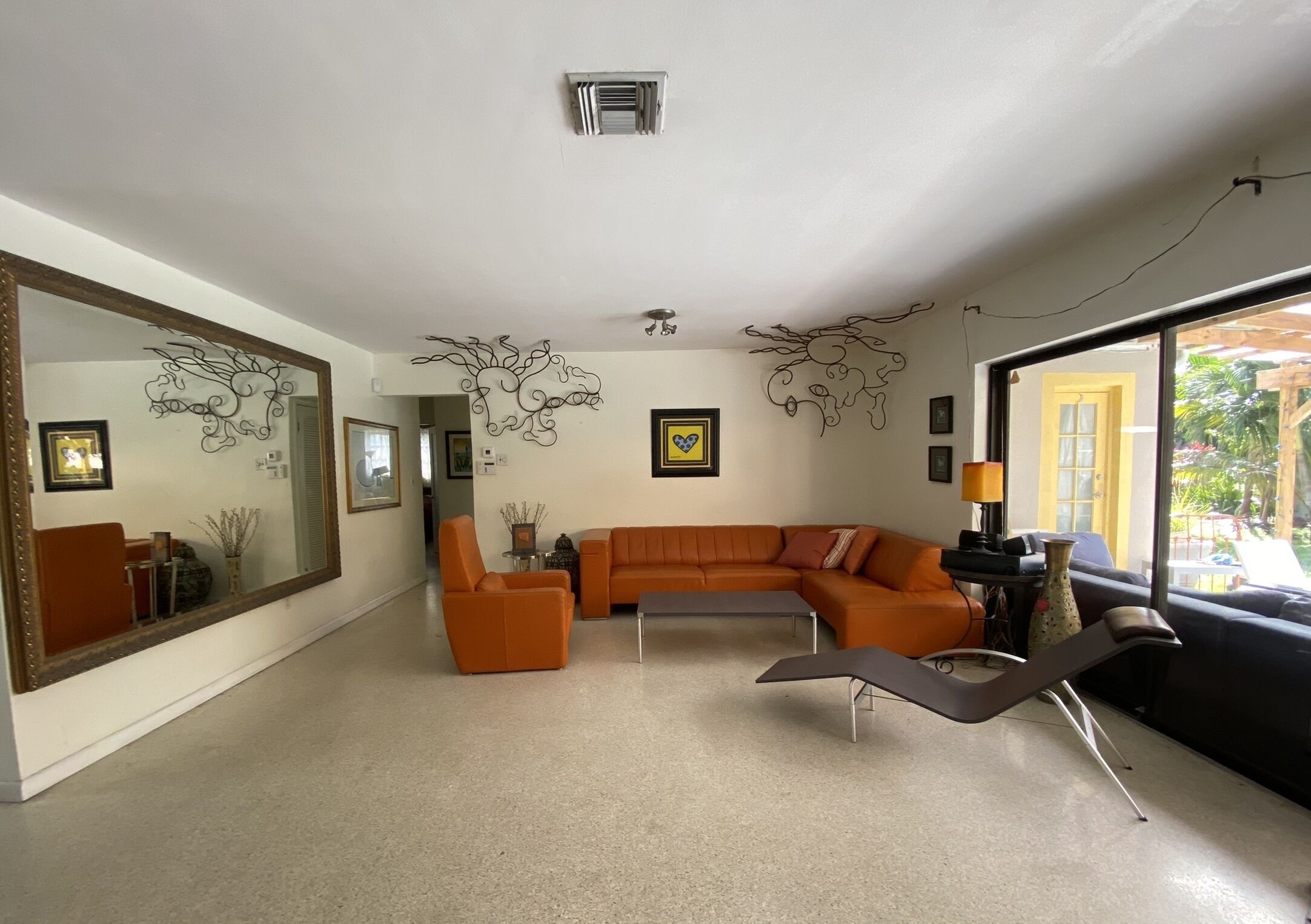 Musicians and family tropical paradise