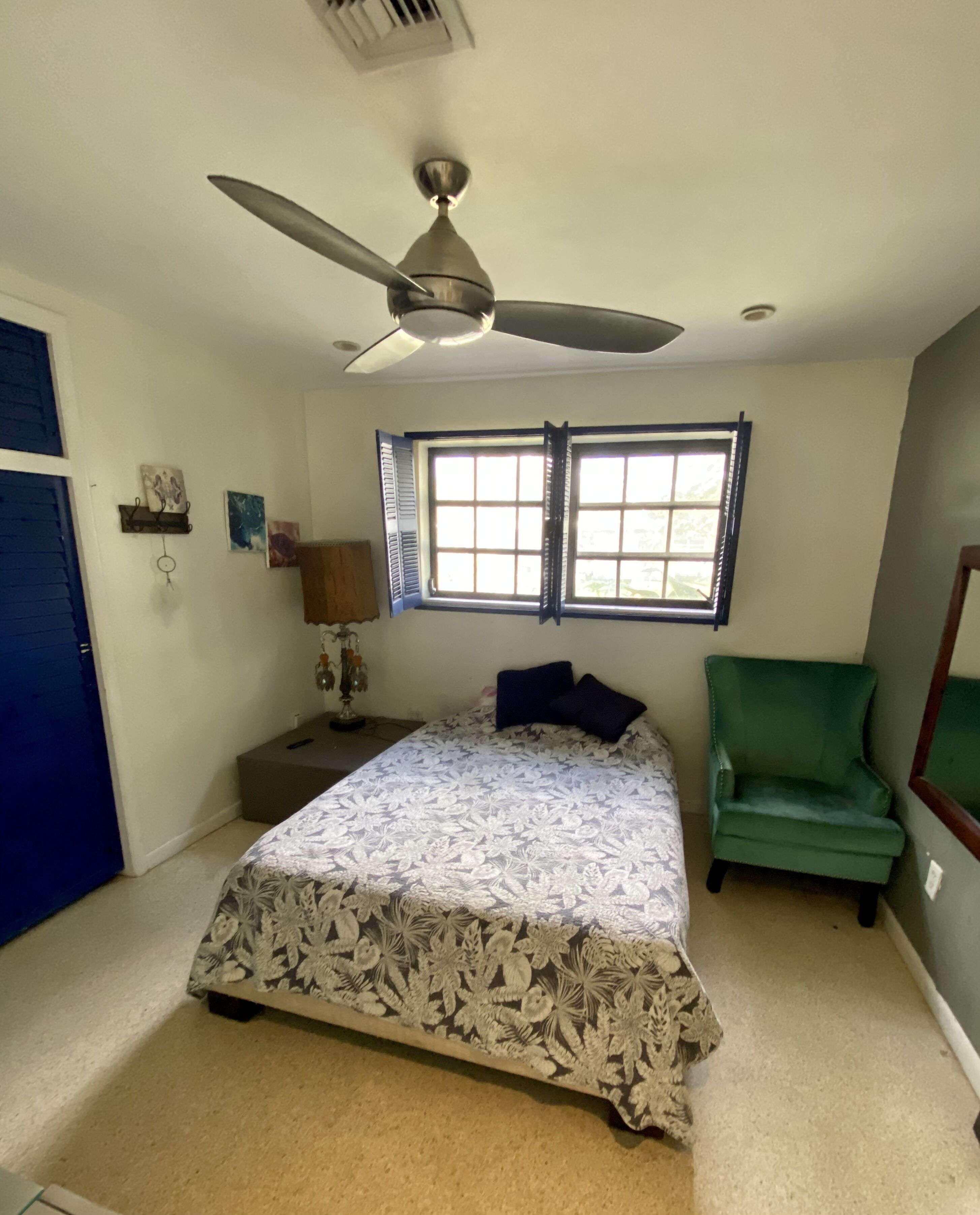 Musicians and family tropical paradise