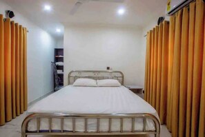 2 slaapkamers, een strijkplank/strijkijzer, beddengoed