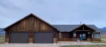 Teton Trails Getaway-Basecamp for outdoor adventure-In between Jackson & Targhee