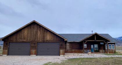 Teton Trails Getaway-Basecamp for outdoor adventure-In between Jackson & Targhee