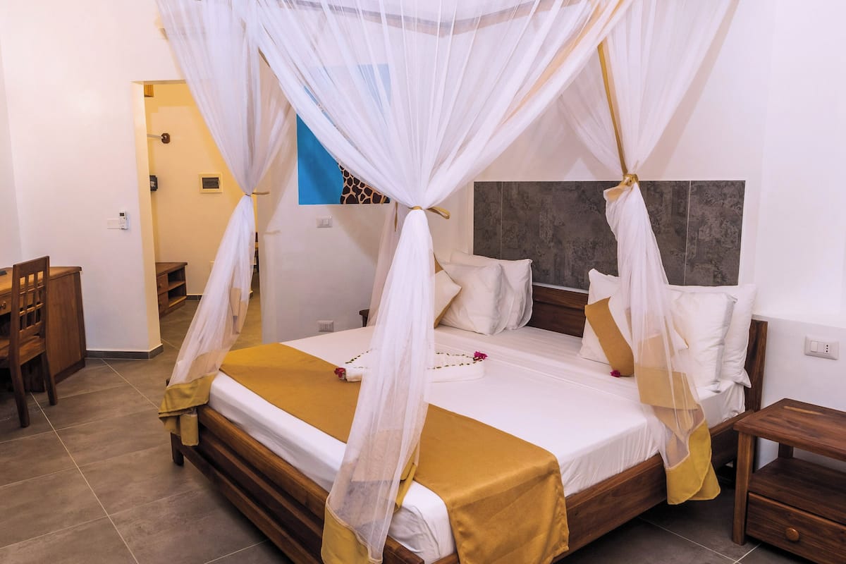ตู้นิรภัยในห้องพัก, โต๊ะทำงาน, Wi-Fi ฟรี, ผ้าปูที่นอน