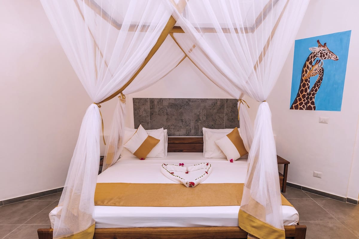 In-room safe, desk, free WiFi, bed sheets