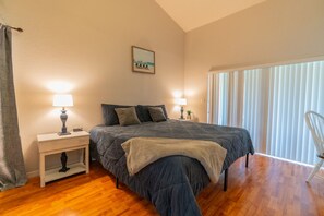 4 bedrooms, desk, iron/ironing board, free WiFi