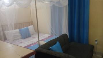 1 bedroom, iron/ironing board, free WiFi, wheelchair access