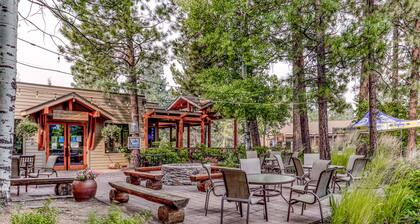 Mountain view condo with a fireplace, WiFi, partial AC, shared hot tub & pool