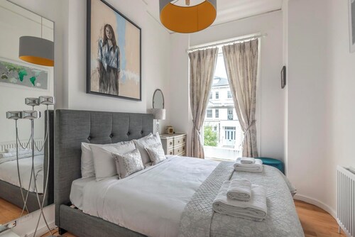 Stunning + Stylish 1 Bed Apartment in Belsize Park