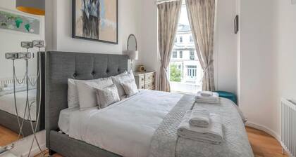 Stunning + Stylish 1 Bed Apartment in Belsize Park