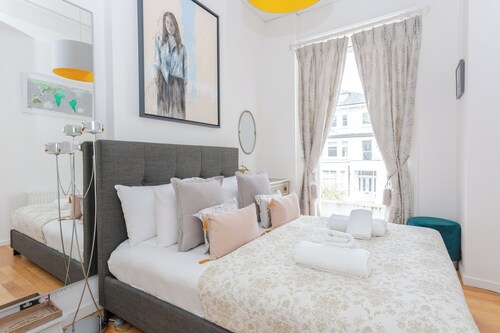 Stunning + Stylish 1 Bed Apartment in Belsize Park