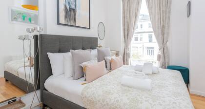 Stunning + Stylish 1 Bed Apartment in Belsize Park