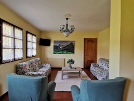 24-英寸纯平电视 （配备有线频道）、电视