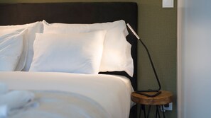 Tabla de planchar con plancha, wifi gratis y ropa de cama 