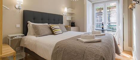 Free WiFi, bed sheets