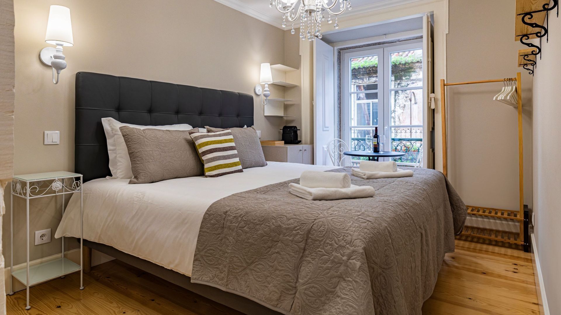 Free WiFi, bed sheets