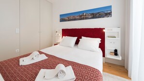 Iron/ironing board, free WiFi, bed sheets