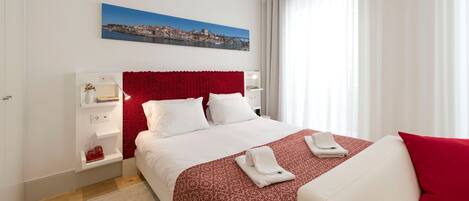 Iron/ironing board, free WiFi, bed sheets