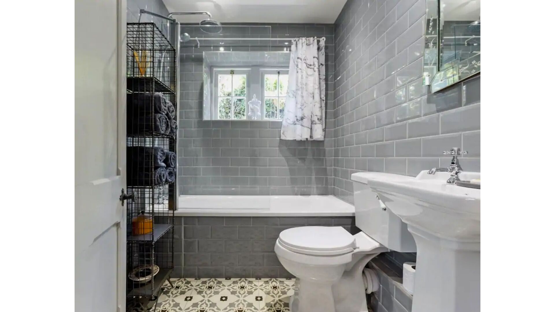 Easel Cottage near Wells: comfortable quirky cosy