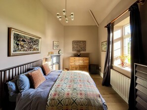 3 室のベッドルーム、デスク、アイロン / アイロン台、WiFi (無料)