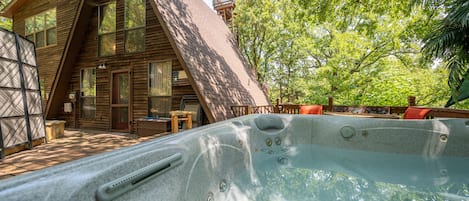 Bañera de hidromasaje al aire libre