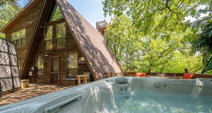 Enchanting Lake Texoma Cabin with Hot Tub