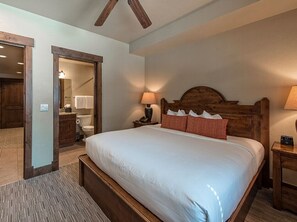 2 bedrooms, in-room safe, iron/ironing board, free WiFi