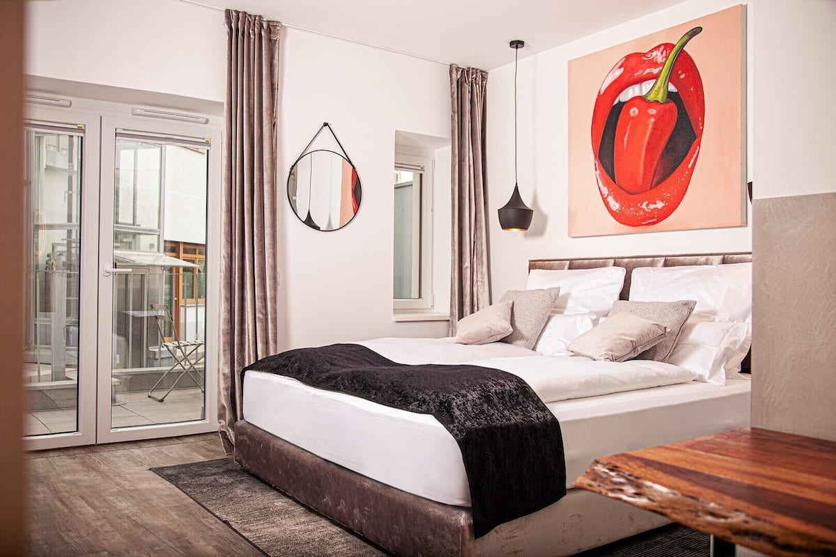 1 bedroom, in-room safe, blackout curtains, soundproofing