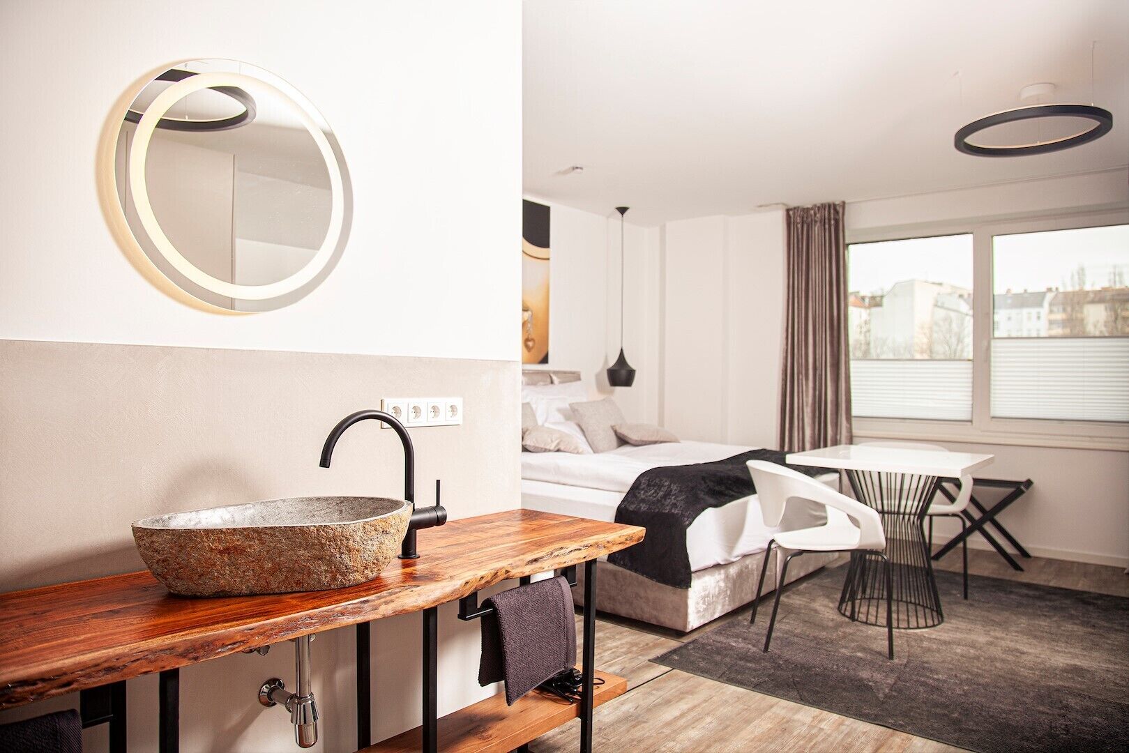 Caja de seguridad en la habitación y cortinas blackout 