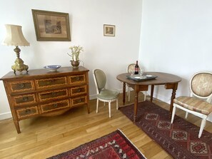 Interior - L'appartement Picquet (Paris)