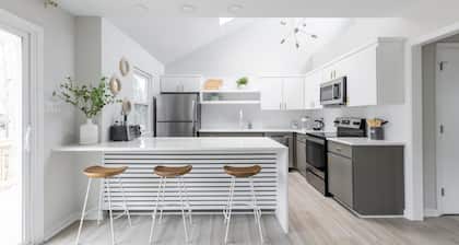 Serene home with all the comforts of a fully designed space- 3 🛏/2 🛁 House