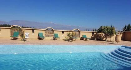 Charmante maisonnette avec terrasse et piscine