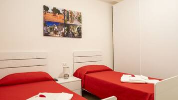 2 bedrooms, iron/ironing board, travel cot, free WiFi