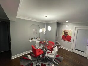 Dining - 1932- Modern Fun House (420) (Decatur)