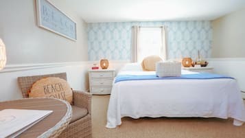 1 quarto, ferros/tábuas de passar roupa, berço de viagem