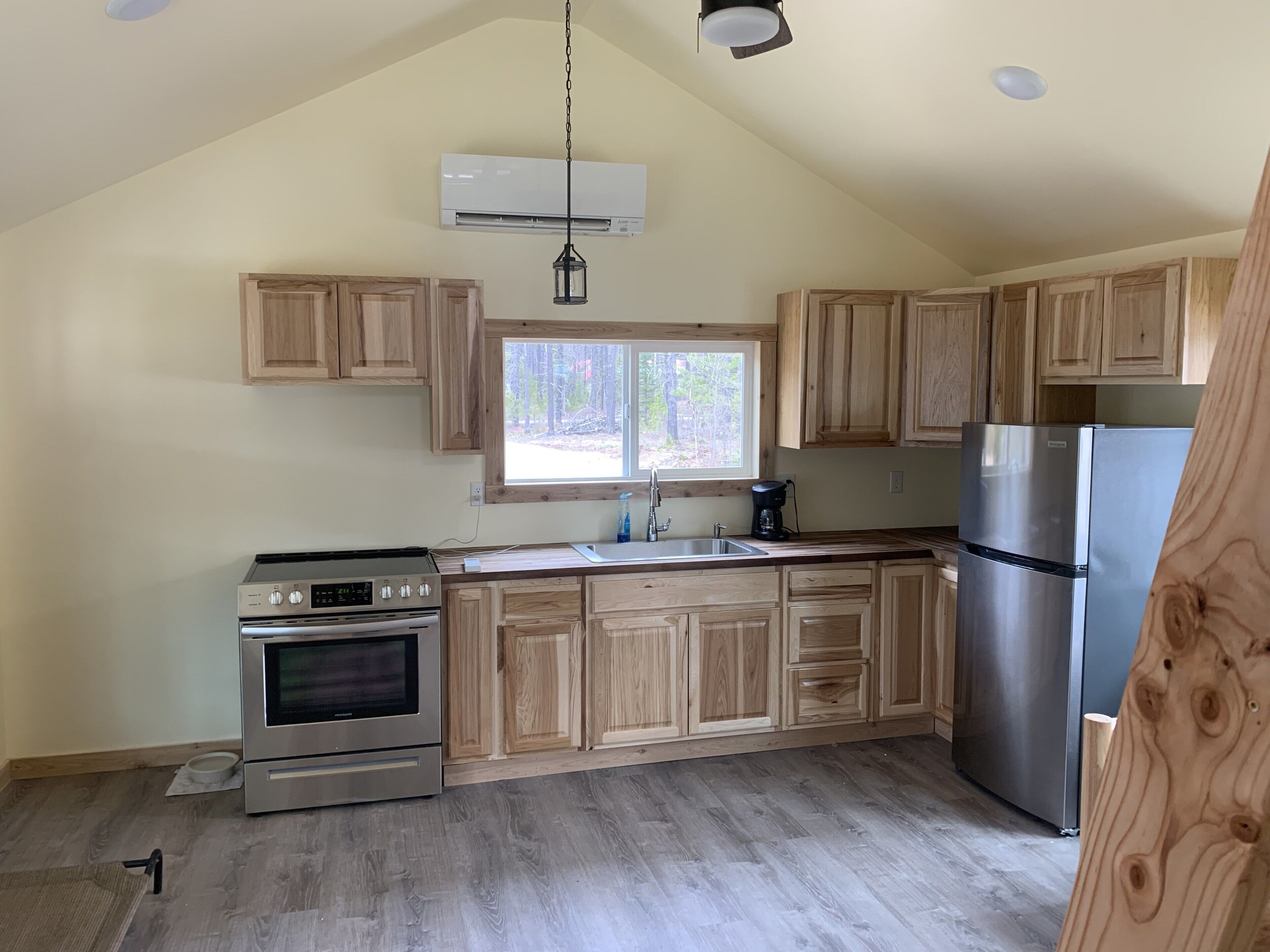 Beautiful cabin located just 6 miles from glacier park!