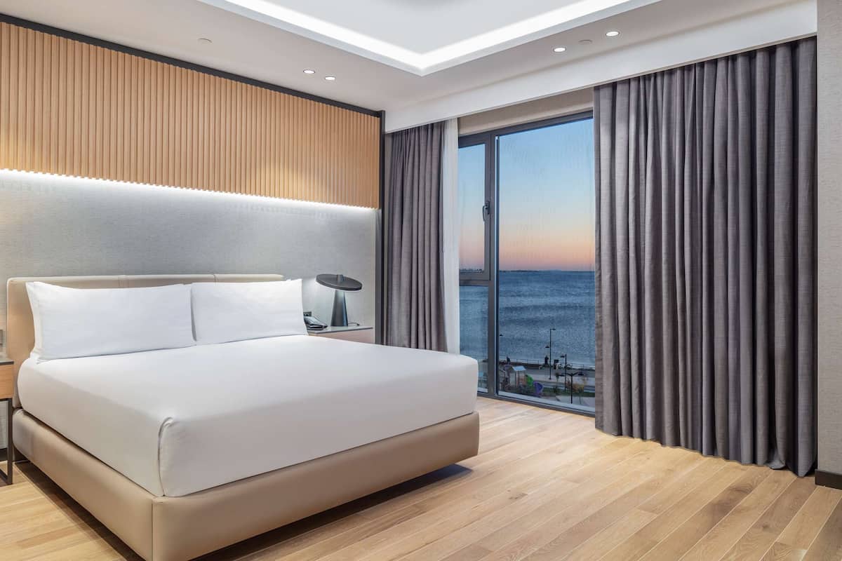 suite, 1 bedroom | in-room safe, desk, iron/ironing board, free wifi