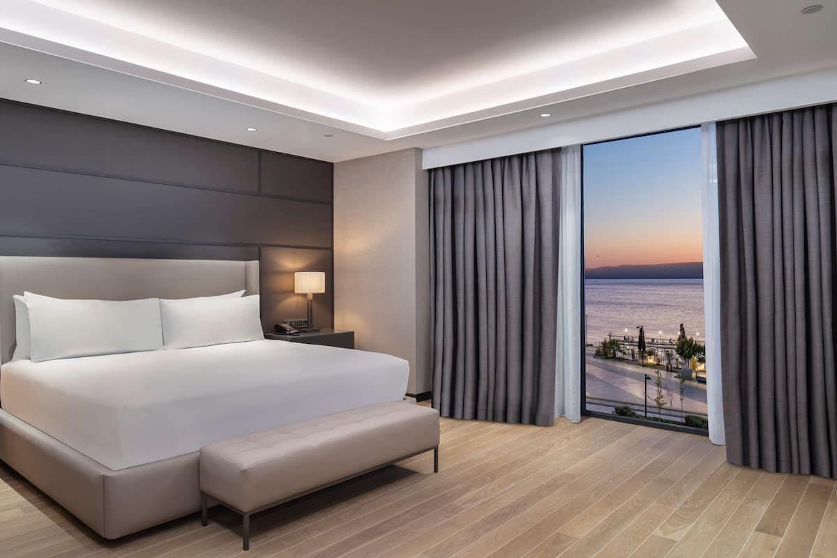 presidential suite, 1 king bed | in-room safe, desk, iron/ironing board, free wifi