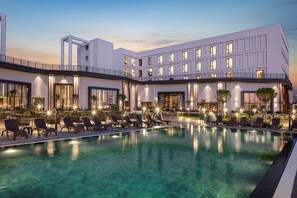 Indoor pool, seasonal outdoor pool