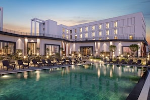 Indoor pool, seasonal outdoor pool