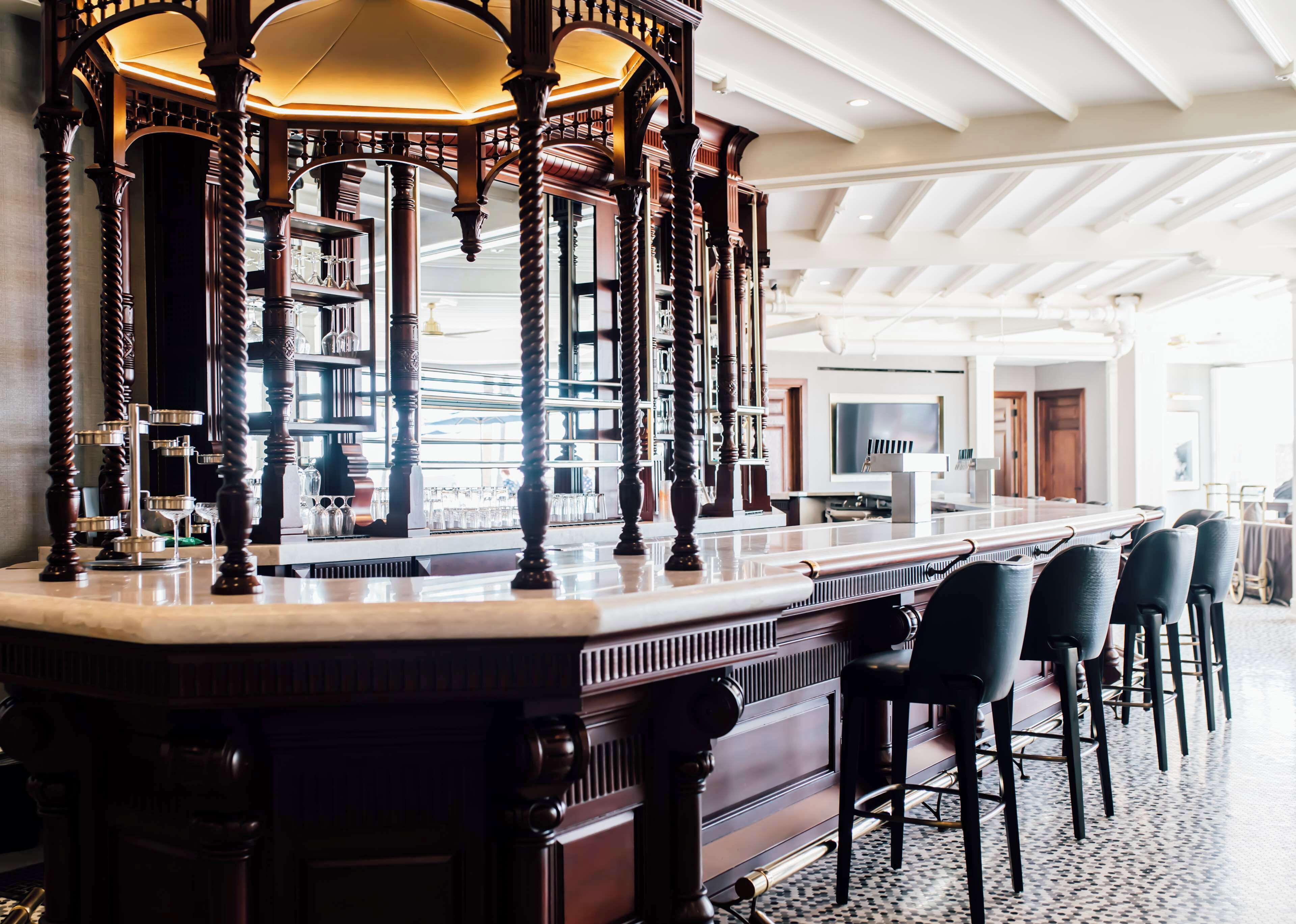 7 restaurants; breakfast, lunch, dinner and brunch served 
