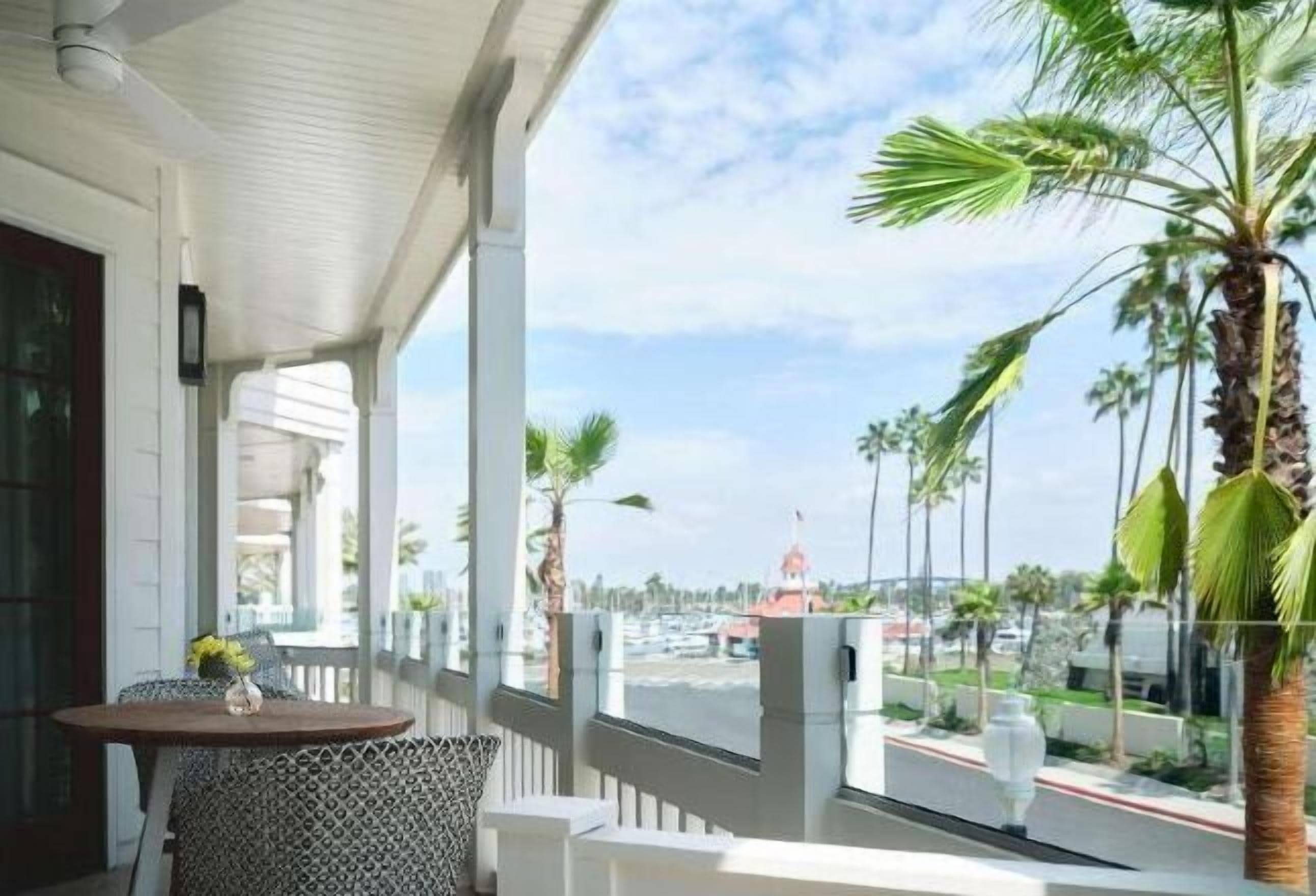 Outdoor dining | 7 restaurants, breakfast, lunch served; local and international cuisine