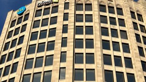 A tall building with a grid of windows and a sign that reads "HOME 2". - Home2 Suites by Hilton St. Louis Downtown (St. Louis)