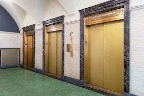 Lobby - Home2 Suites by Hilton St. Louis Downtown (St. Louis)