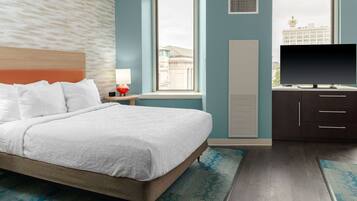 Escritorio y ropa de cama