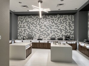 Free daily buffet breakfast - Tru By Hilton St. Louis Downtown (St. Louis)