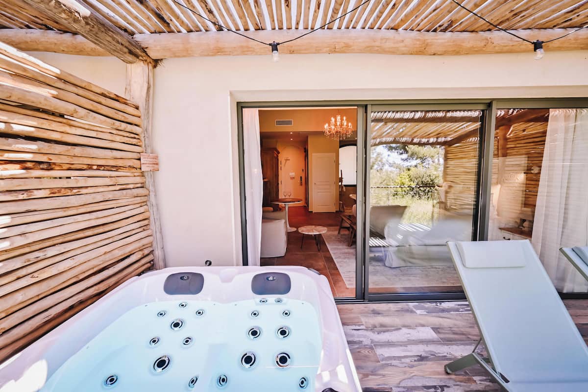 Habitación, 1 cama King size (Pesquiers) | Artículos del minibar gratis y caja de seguridad en la habitación