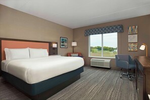 Peti besi dalam bilik, meja, langsir/tirai gelap terus 