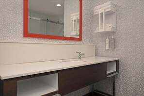 Articles de toilette gratuits, sèche-cheveux, serviettes fournies
