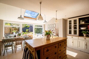 Interior - ★ Renovated Cosy & Rustic Cotswold cottage with fire ★ (Bourton-on-the-Hill)