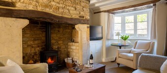 ★ Renovated Cosy & Rustic Cotswold cottage with fire ★