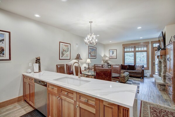 Interior - Luxury 1-Bedroom Ski-In Out Condo with Slopeside Heated Pool, No cleaning Fee by RedAwning (Dillon)